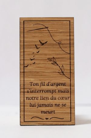 Amulette funéraire graphique adhésive en bois de chêne massif