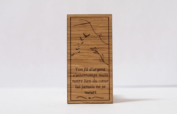 Amulette funéraire graphique adhésive en bois de chêne massif